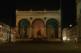 Feldherrnhalle bei Nacht