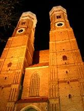 Mnchen Frauenkirche bei Nacht